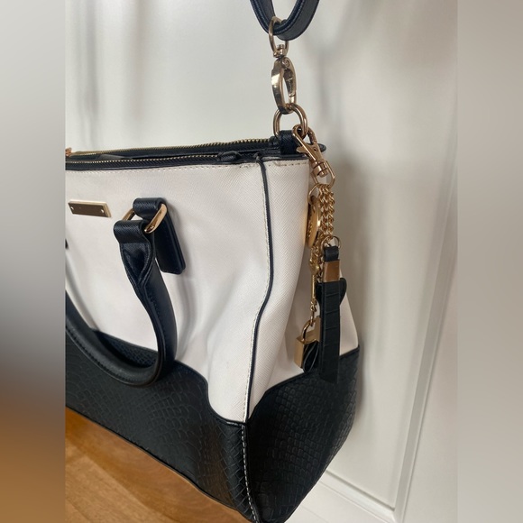 5/$50 🌷🌼🌿 CALL IT SPRING Large Crossbody Purse - Picture 9 of 15